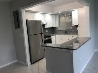 121 Oxford Ct #200, West Palm Beach, FL 33411