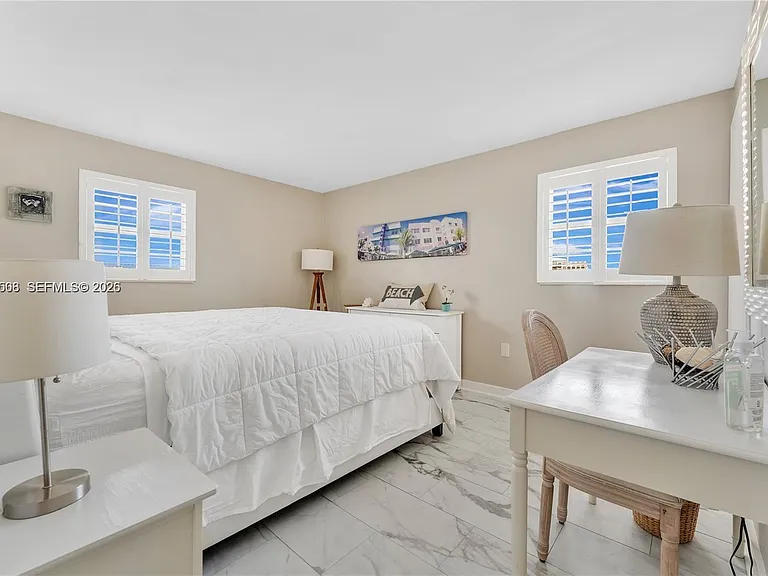 1418 Collins Ave #504 — Photo 10