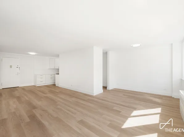 333 East 14th Street image 8 of 10