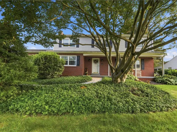 932 Donald Dr, Emmaus, PA 18049