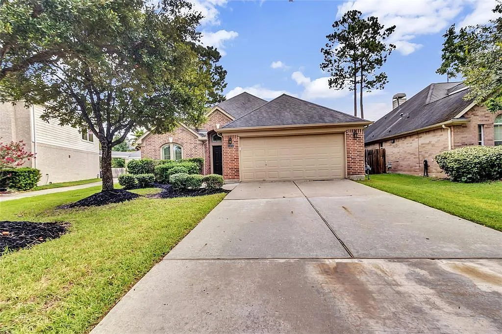 3 bed, 2.0 bath, 1808 sqft, $2,300 — Photo 1