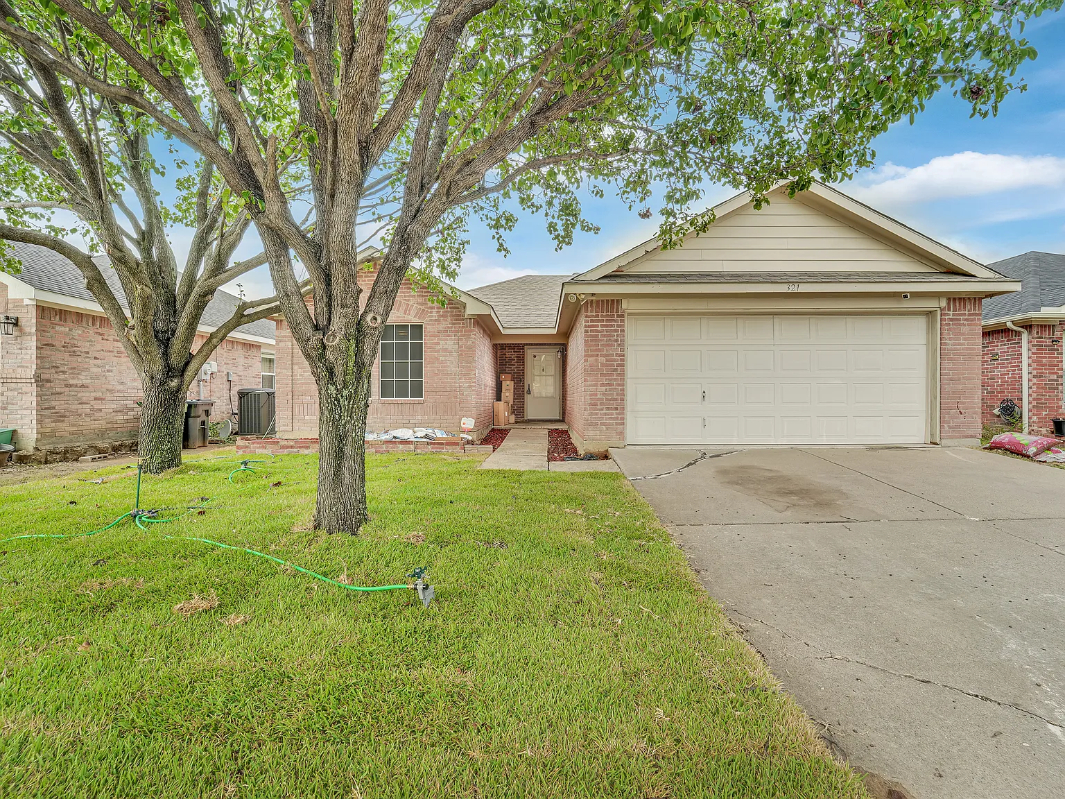 3 bed, 1598 sqft, $2,149 — Photo 1
