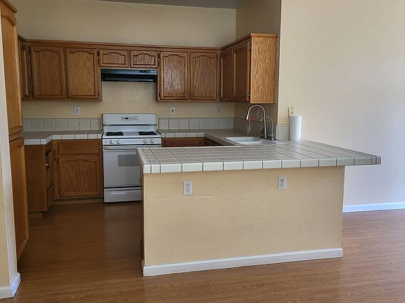 3rd image of 7944 Neyland Ct