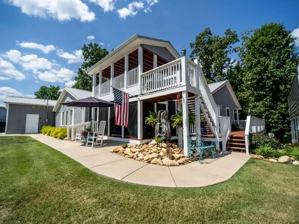 1662 Canal Ln, Dandridge, TN 37725