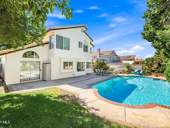 4th image of 40060 Castana Ln