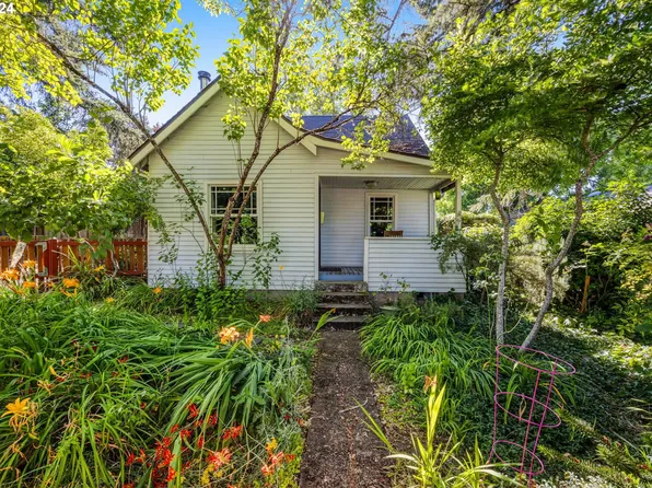 2240 Arthur St, Eugene, OR 97405