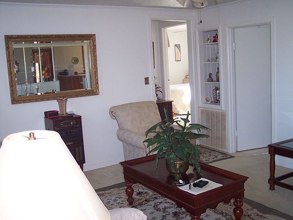5th image of 104 Carolina Ave