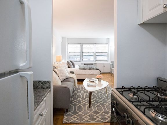 4th image of 321 E 45th St APT 2E