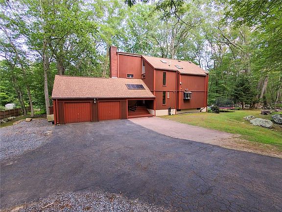 2nd image of 466 Greenbush Rd