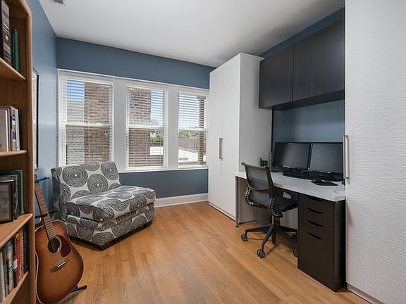 5th image of 4710 N Wolcott Ave APT 3W