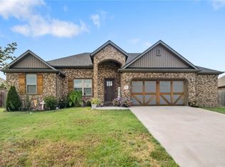 421 Captain Hopkins St, Prairie Grove, AR 72753