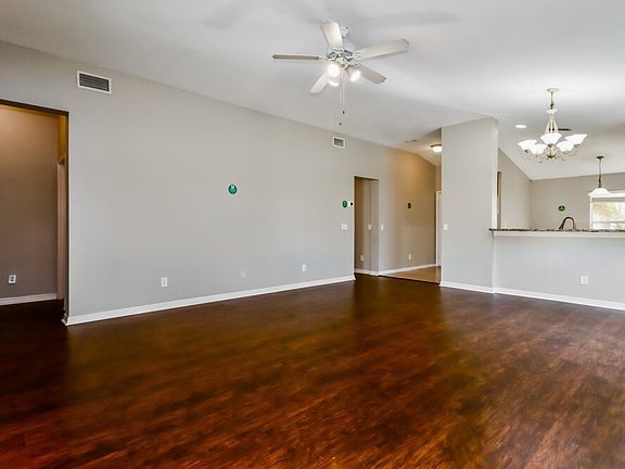 4th image of 11921 Autumn Creek Dr
