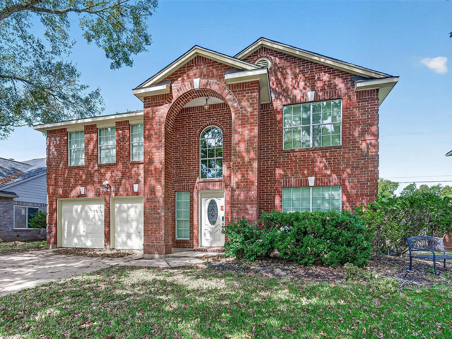 4 bed, 2.5 bath, 2662 sqft, $2,800 — Photo 3