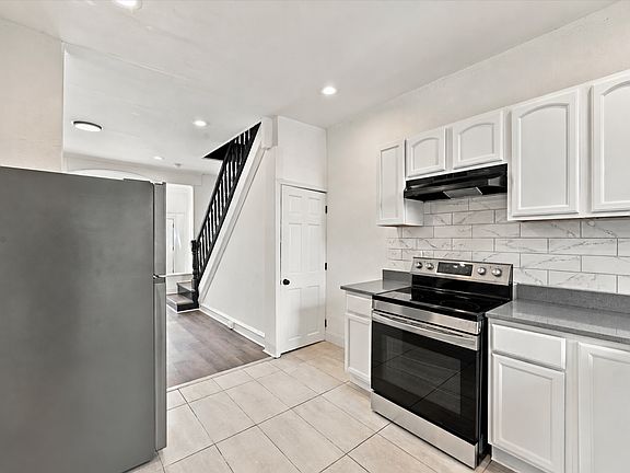 4th image of 2521 N Douglas St