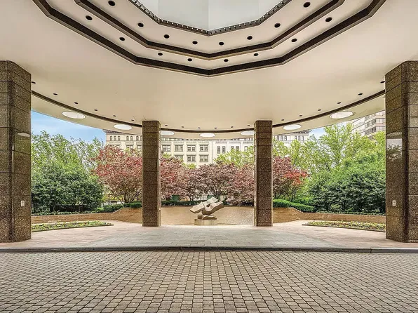 330 East 38th Street image 15 of 26