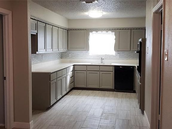 5th image of 3300 Lookout Dr