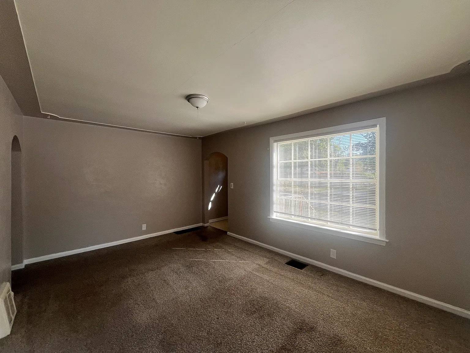 Spacious 4 Bedroom Home In Muskegon Heights — Photo 3