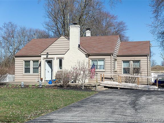 3rd image of 342 W Lagrange Road