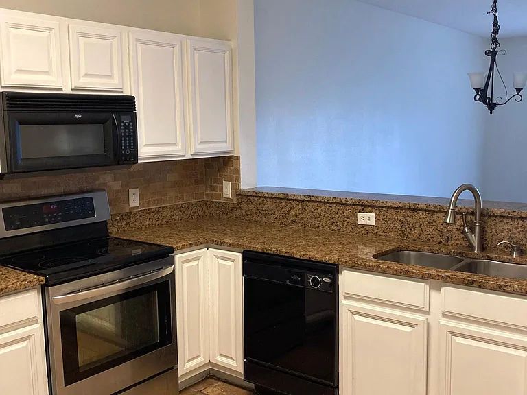 421 Scrub Jay Dr — Photo 5