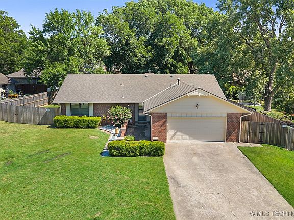 3rd image of 4908 SE Barlow Dr