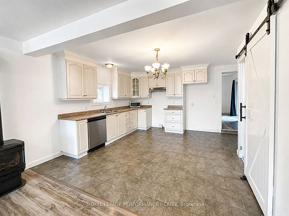 5th image of 989 King St