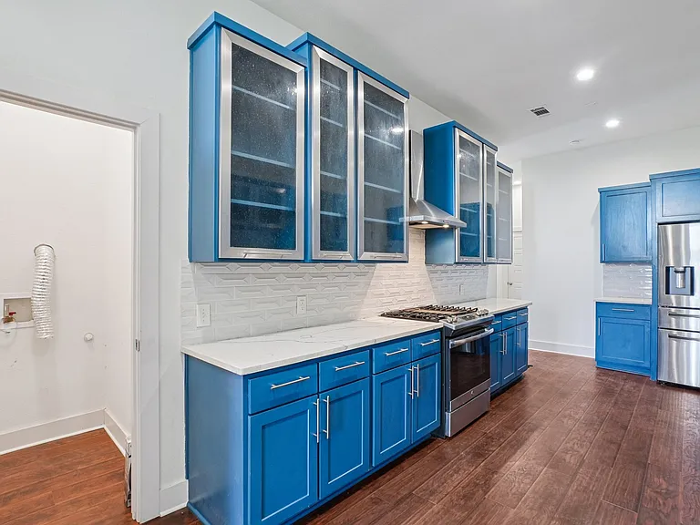 422 N Marlborough Ave — Photo 37