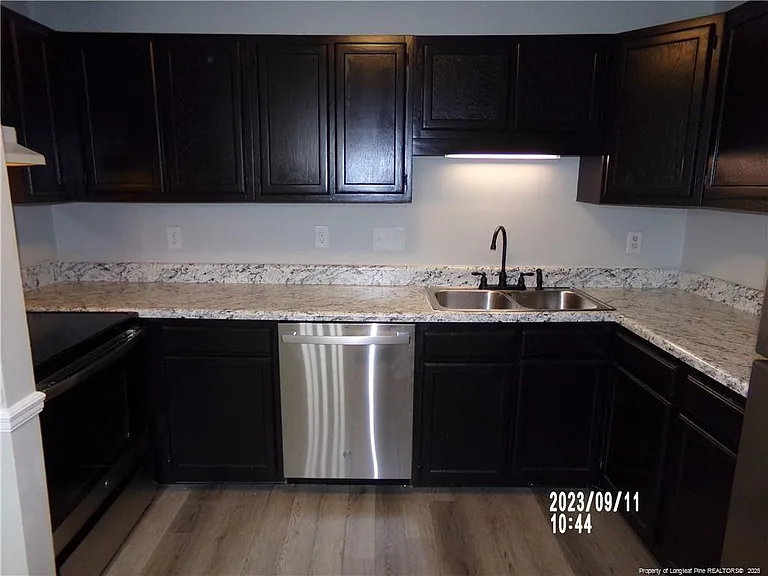 118 Girard Ave — Photo 8