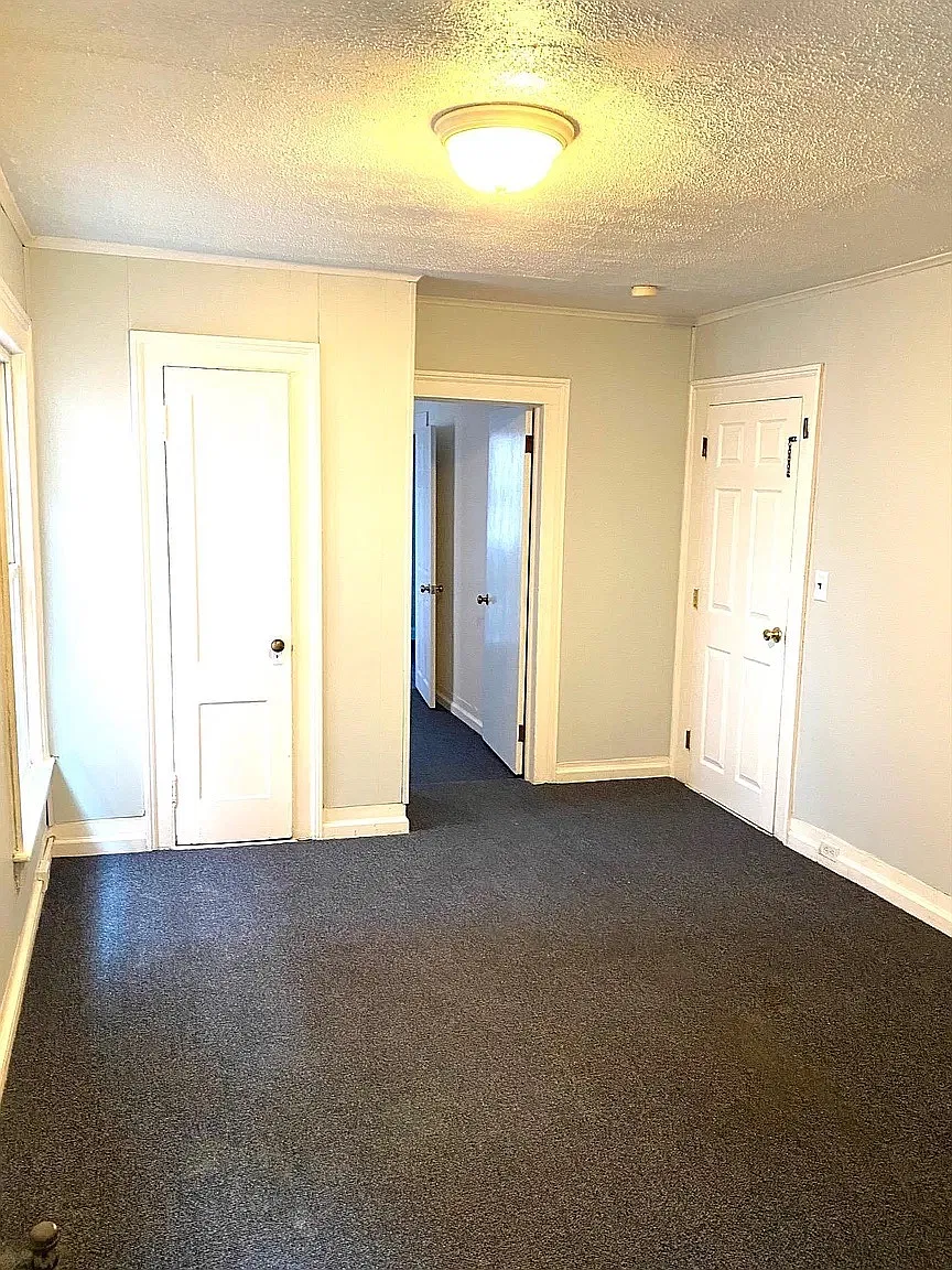 3 bed, $1,375 — Photo 4
