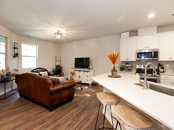 5th image of 9434 Avery Lilac Ln