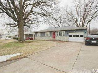820 Riderwood Dr, Hazelwood, MO 63042