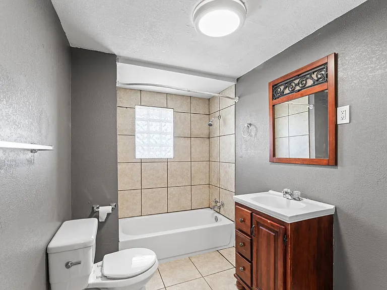 33085 W 82nd St — Photo 19