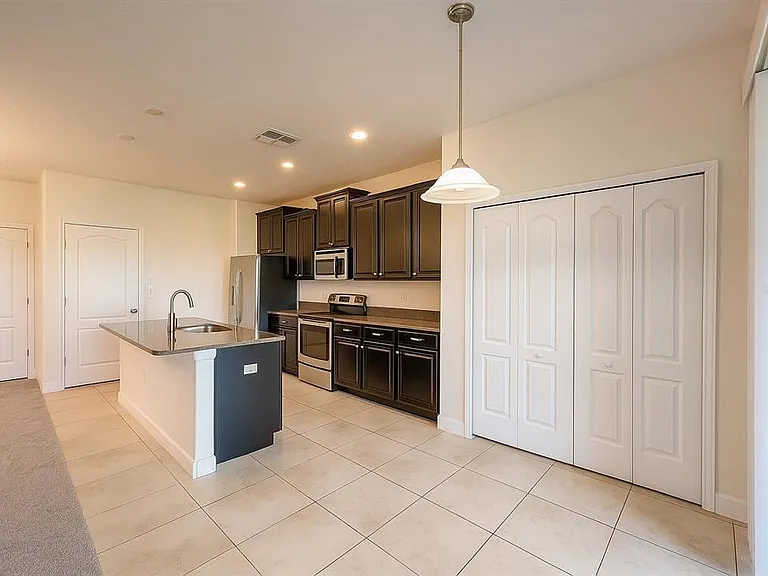 2037 Lake Side Ave — Photo 10