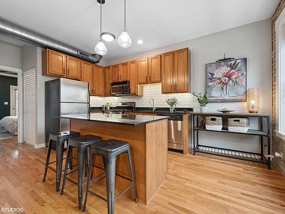 5th image of 3551 N Paulina St #3