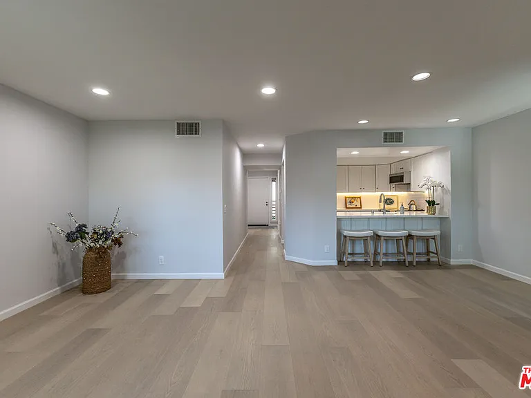 400 N Louise St #204 — Photo 15