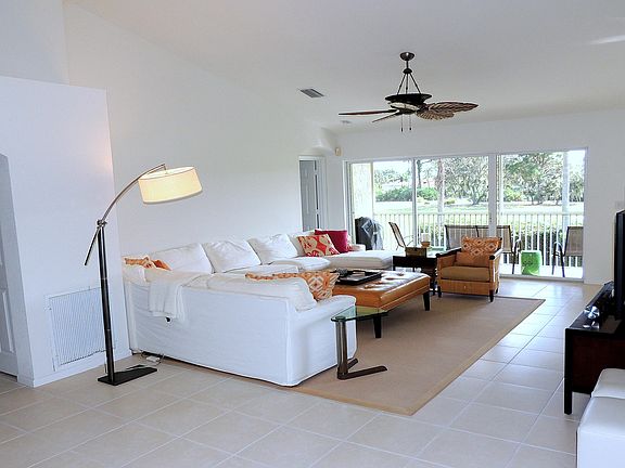 4th image of 1497 SE Prestwick Ln #9