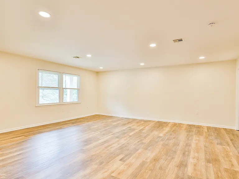 2066 Chester Rd #4 — Photo 4