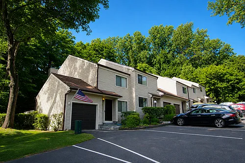 40 Huntington Ct #40 Photo 1 40 Huntington Ct #40 Photo 1