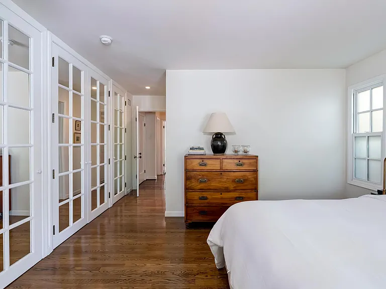 1448 N Beverly Dr — Photo 25