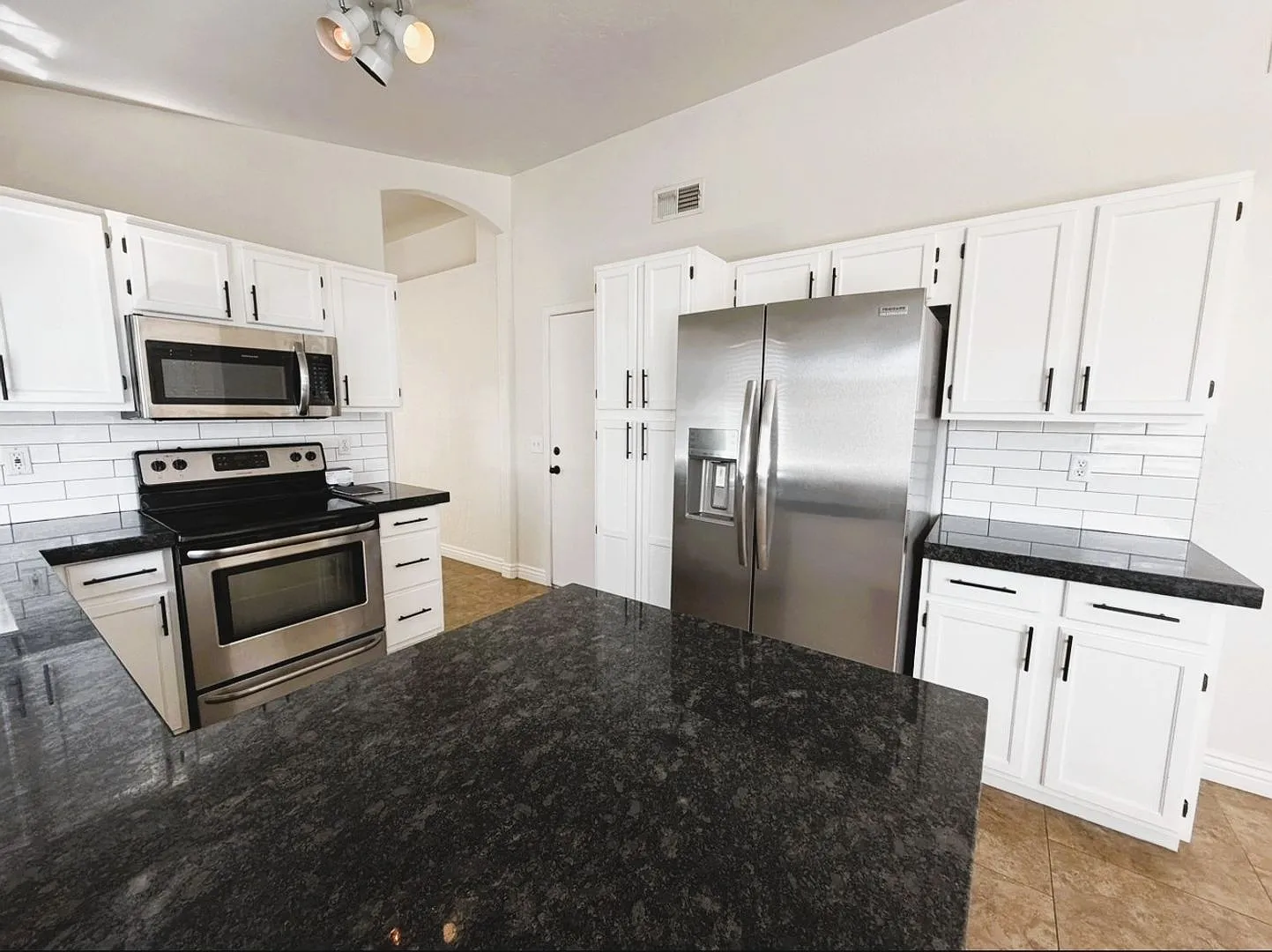 3 bed 2 bath home with Newer Tile and Shower. — Photo 1