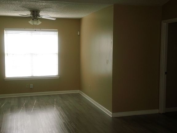 5th image of 122 Samanthas Way
