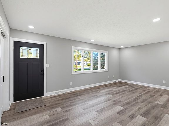 4th image of 3246 E Waterloo Rd