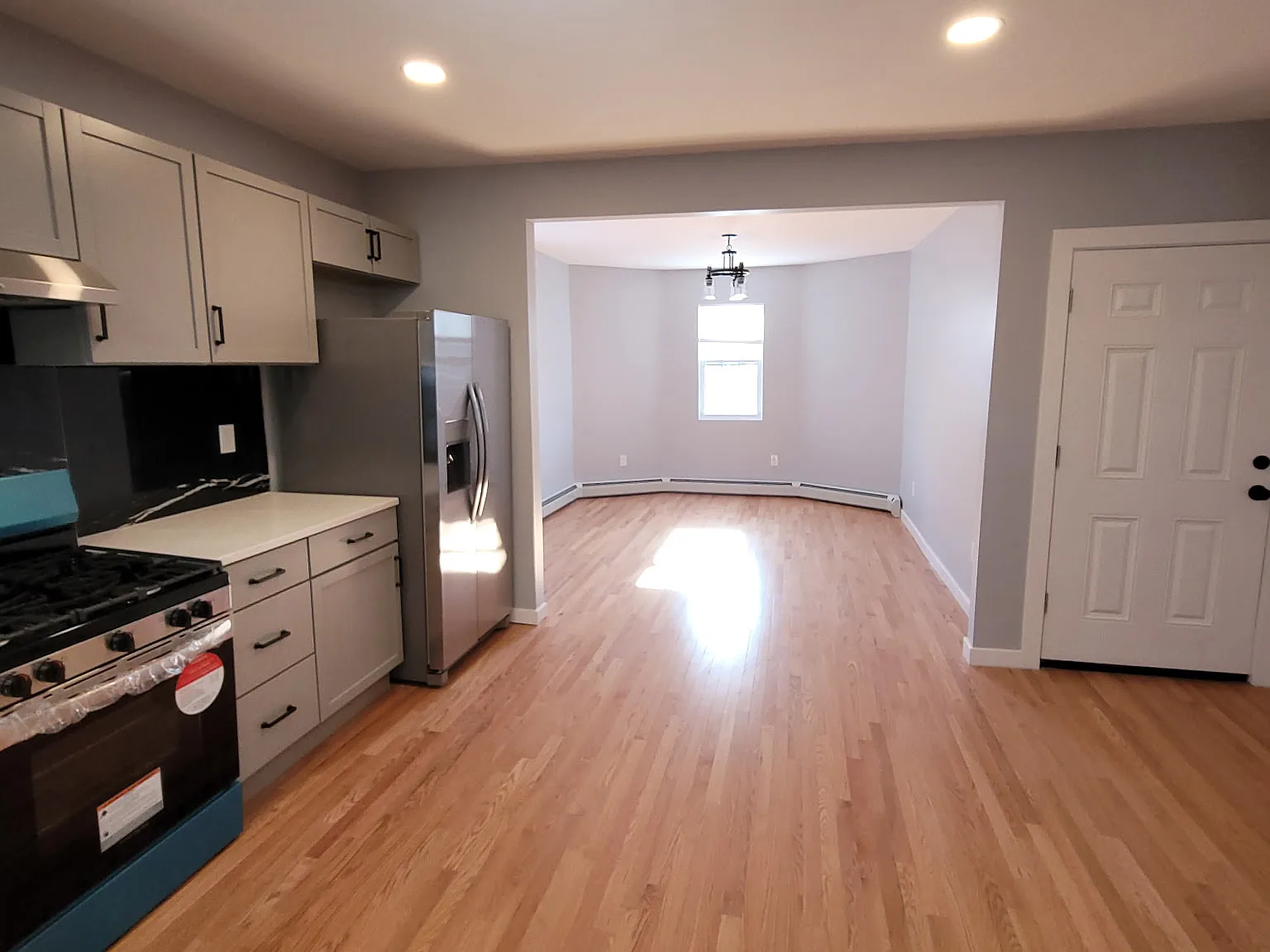 3 bed, 1200 sqft, $2,450 — Photo 4