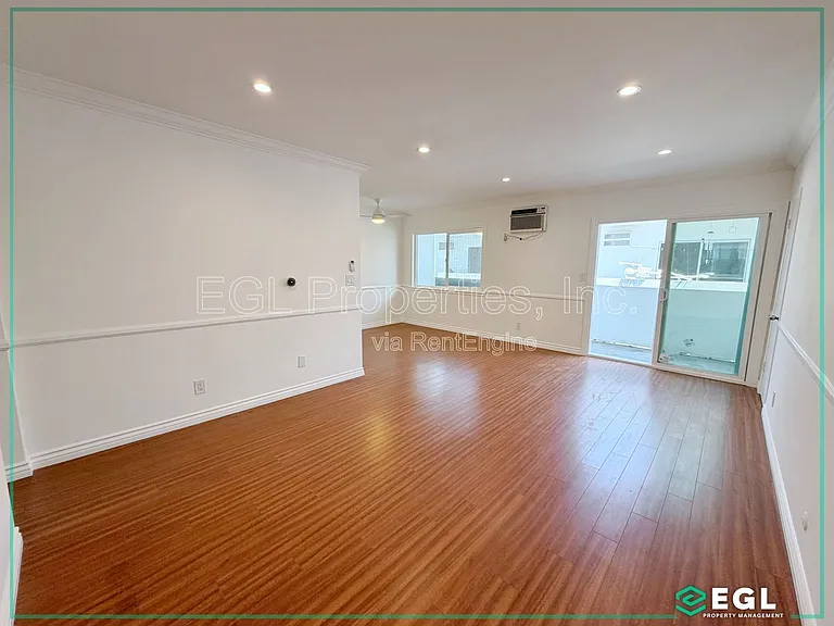 1032 N Gardner St #17 — Photo 2