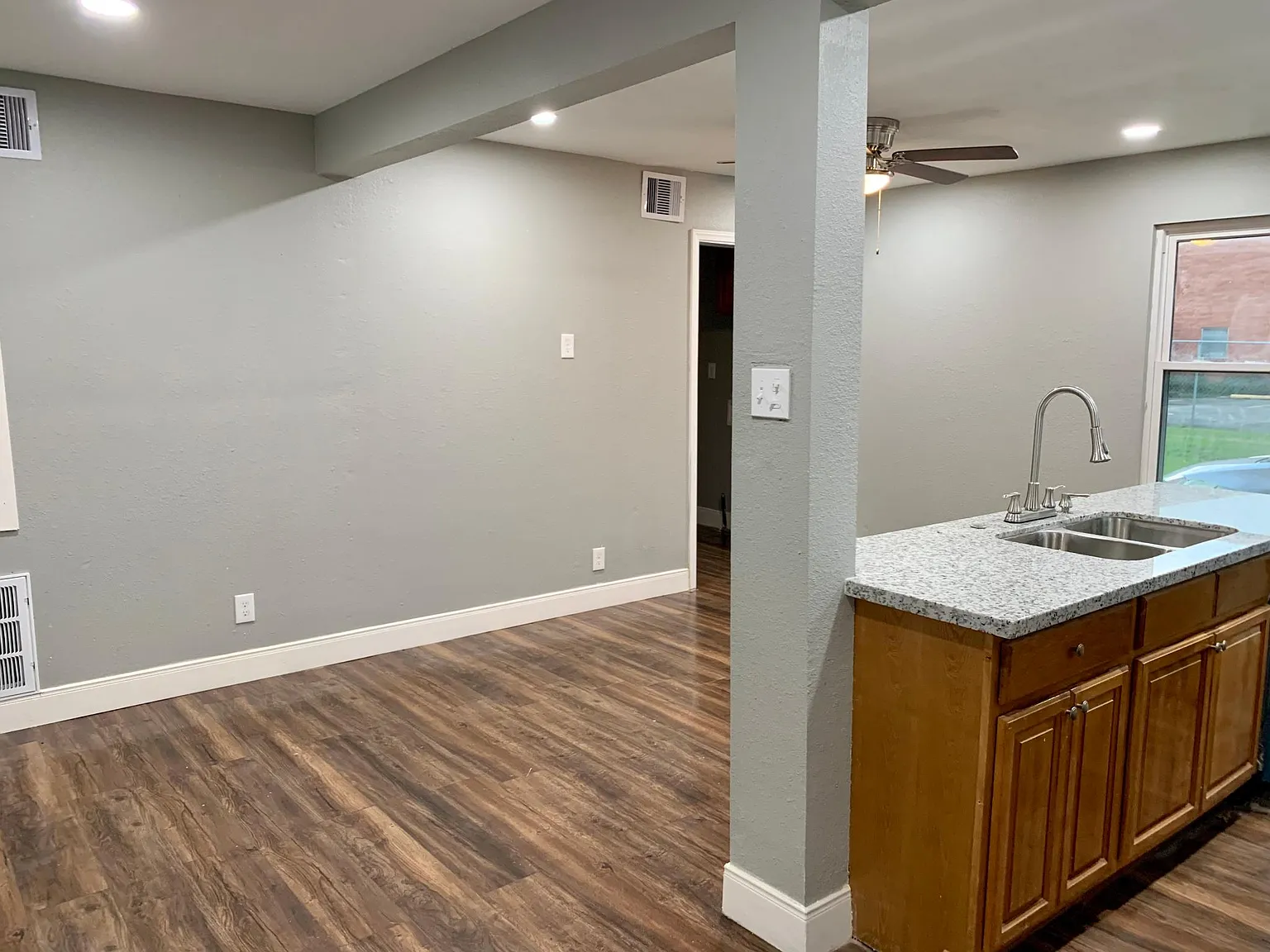 2620 Tuam St — Photo 2