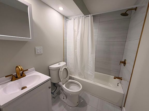3rd image of 64 Chamberlain St #11B