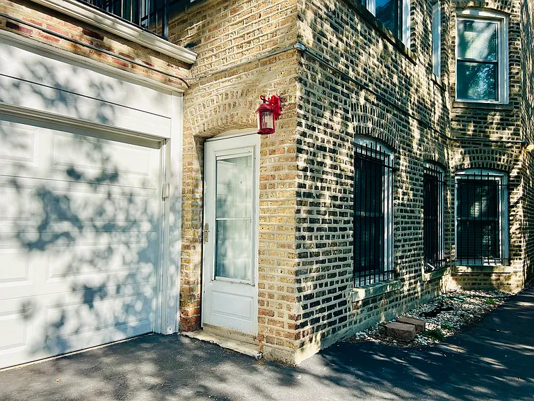831 W Ainslie St — Photo 10
