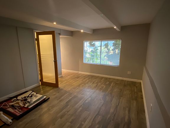 3rd image of 5900 Hellman Ave #3