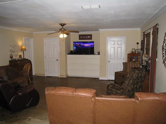 3rd image of 389 Nichols Dr