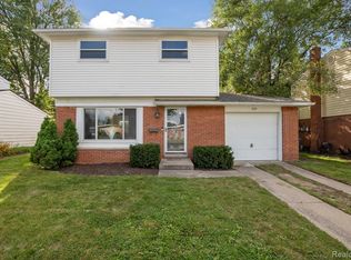 1334 Woodbourne St, Westland, MI 48186