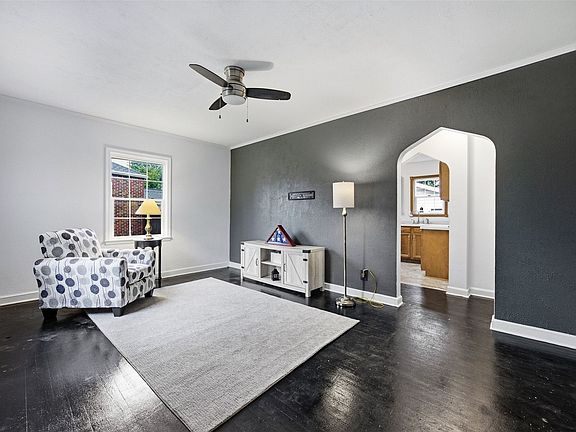 4th image of 3922 Hart Ct NE